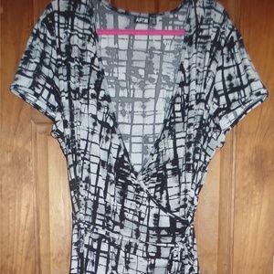 Women 3x Black and White EUC wrap dress